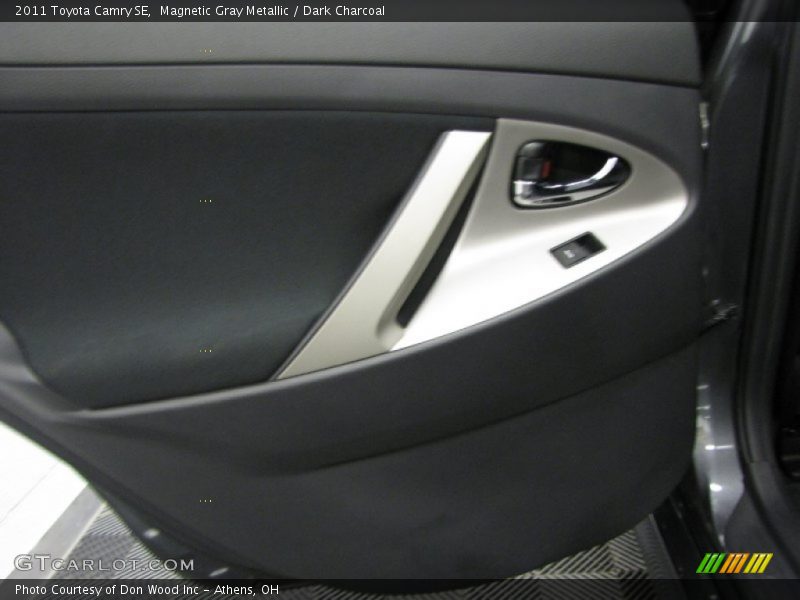 Magnetic Gray Metallic / Dark Charcoal 2011 Toyota Camry SE