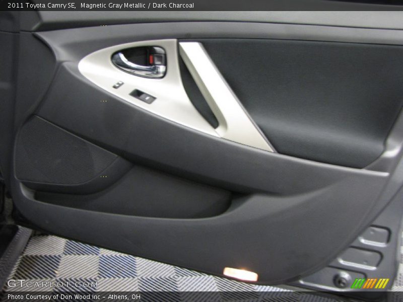 Magnetic Gray Metallic / Dark Charcoal 2011 Toyota Camry SE