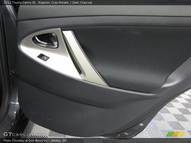 Magnetic Gray Metallic / Dark Charcoal 2011 Toyota Camry SE