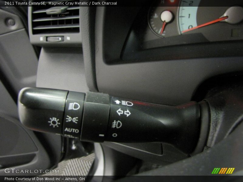 Magnetic Gray Metallic / Dark Charcoal 2011 Toyota Camry SE