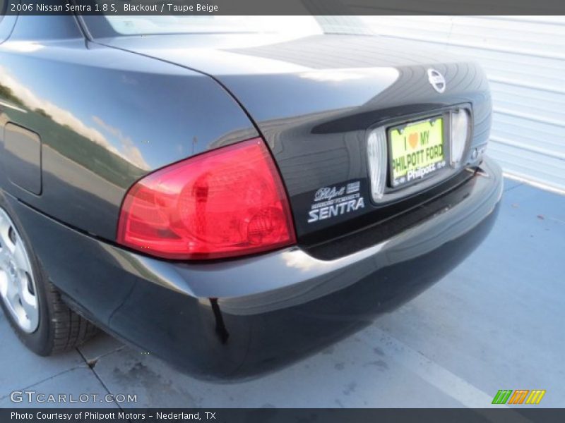 Blackout / Taupe Beige 2006 Nissan Sentra 1.8 S