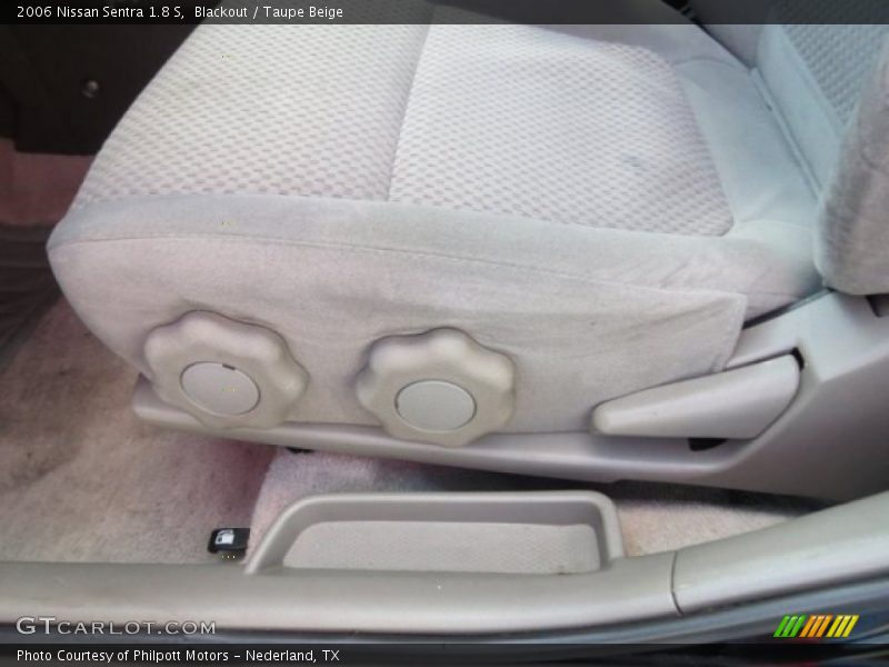 Blackout / Taupe Beige 2006 Nissan Sentra 1.8 S