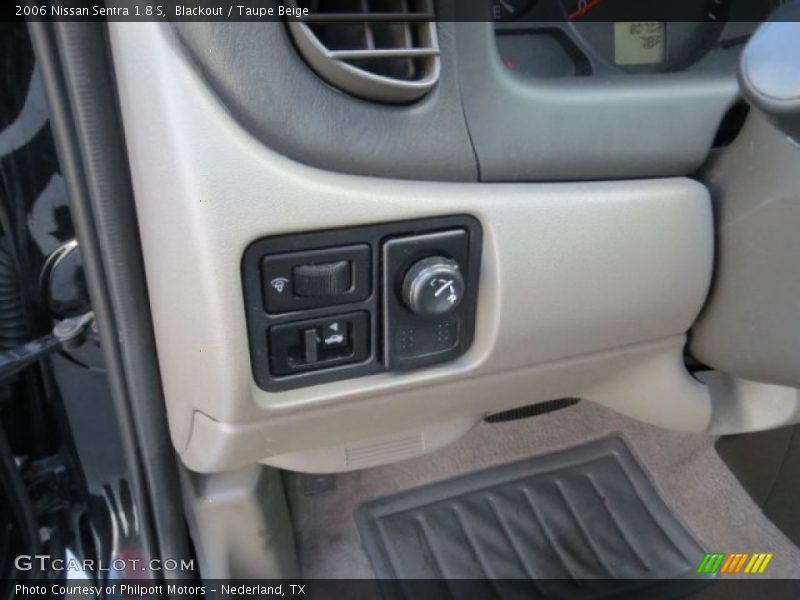 Blackout / Taupe Beige 2006 Nissan Sentra 1.8 S