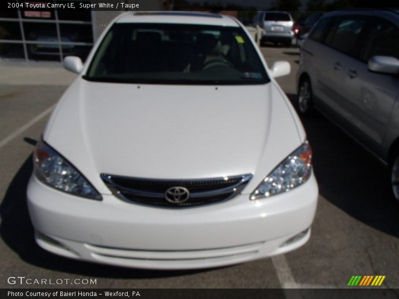 Super White / Taupe 2004 Toyota Camry LE