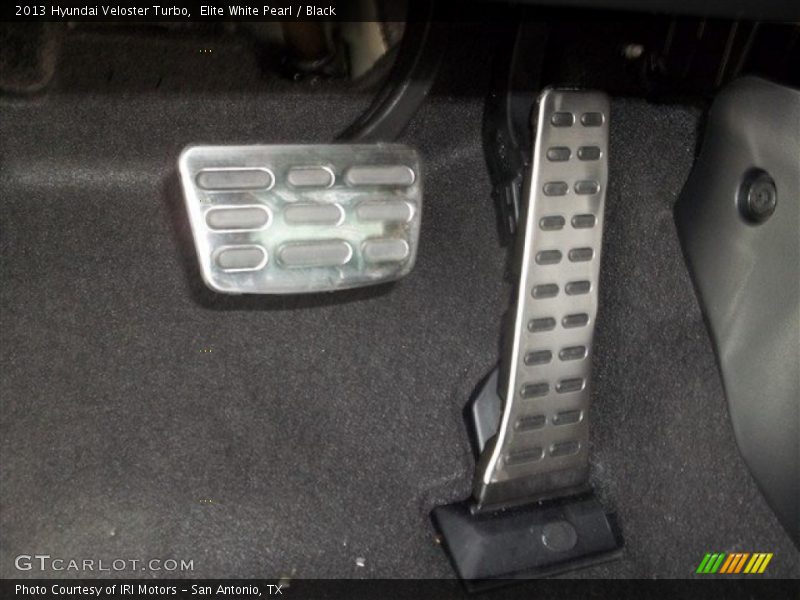 Elite White Pearl / Black 2013 Hyundai Veloster Turbo