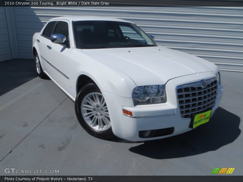 Bright White / Dark Slate Gray 2010 Chrysler 300 Touring