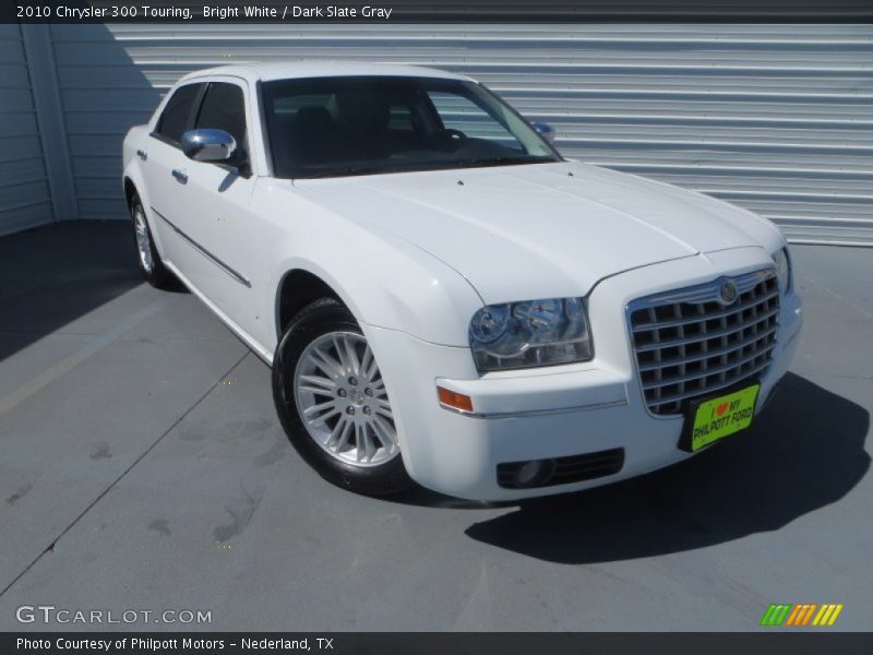 Bright White / Dark Slate Gray 2010 Chrysler 300 Touring
