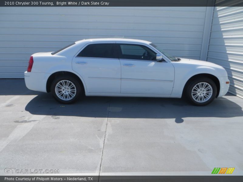 Bright White / Dark Slate Gray 2010 Chrysler 300 Touring