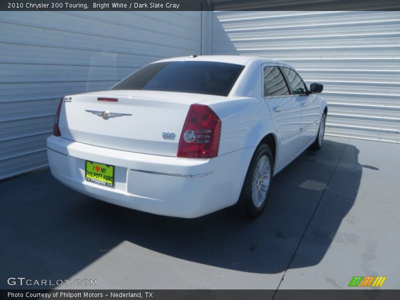 Bright White / Dark Slate Gray 2010 Chrysler 300 Touring