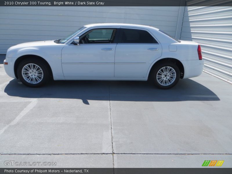 Bright White / Dark Slate Gray 2010 Chrysler 300 Touring