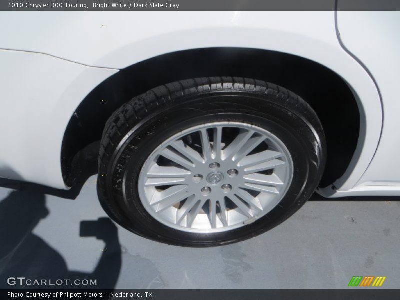 Bright White / Dark Slate Gray 2010 Chrysler 300 Touring