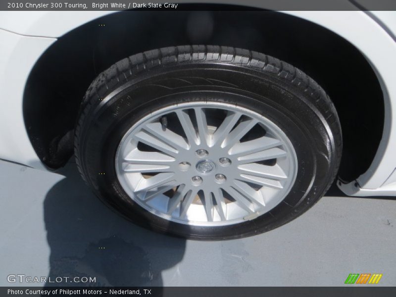 Bright White / Dark Slate Gray 2010 Chrysler 300 Touring