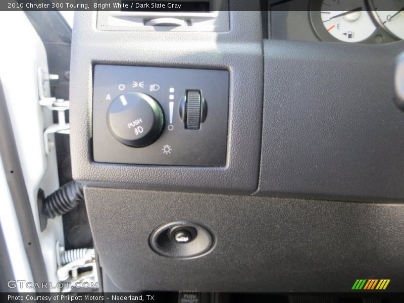 Bright White / Dark Slate Gray 2010 Chrysler 300 Touring
