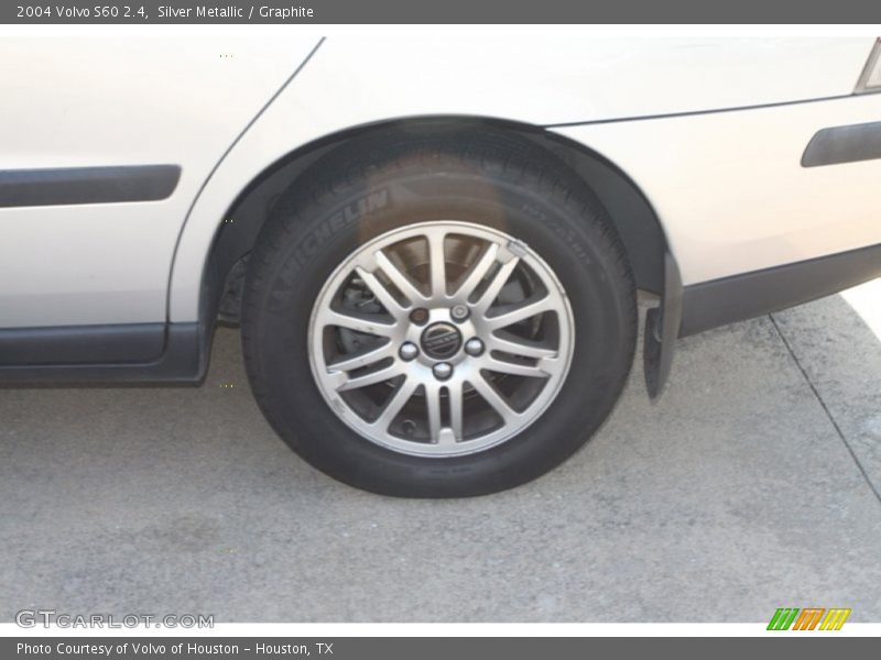 Silver Metallic / Graphite 2004 Volvo S60 2.4