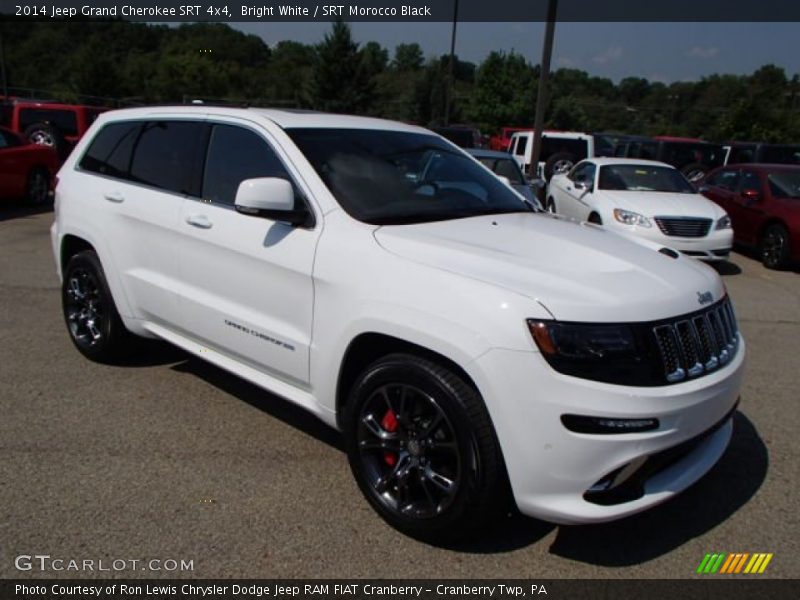 Front 3/4 View of 2014 Grand Cherokee SRT 4x4