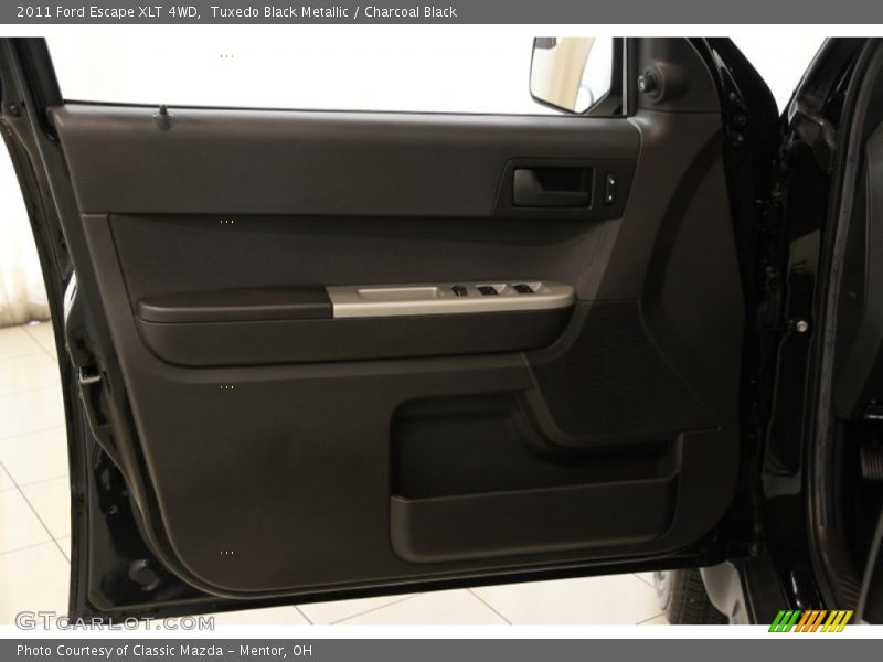 Tuxedo Black Metallic / Charcoal Black 2011 Ford Escape XLT 4WD