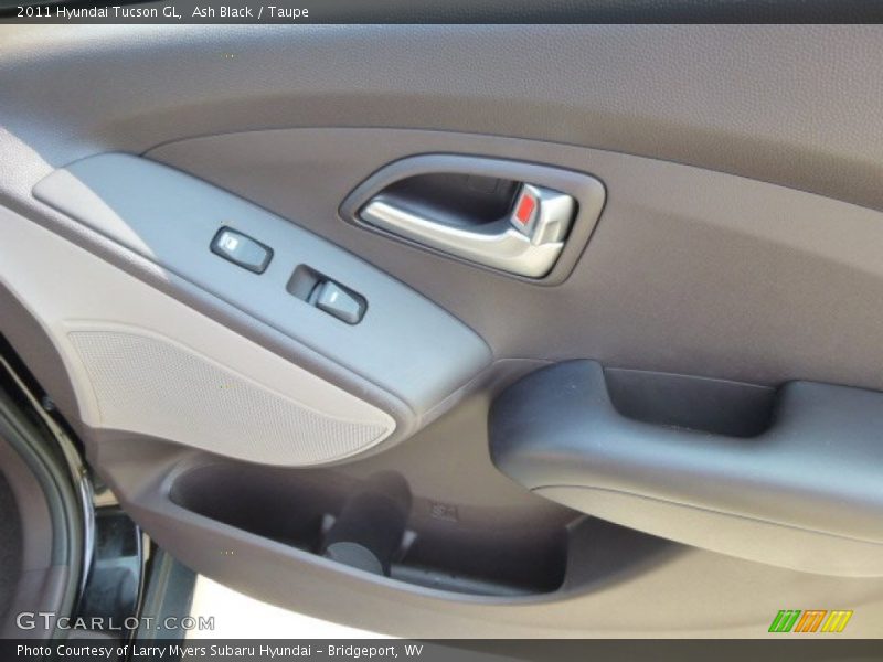Ash Black / Taupe 2011 Hyundai Tucson GL