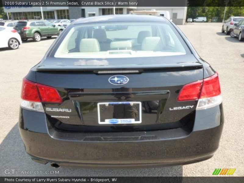 Crystal Black Silica / Warm Ivory 2010 Subaru Legacy 2.5i Premium Sedan