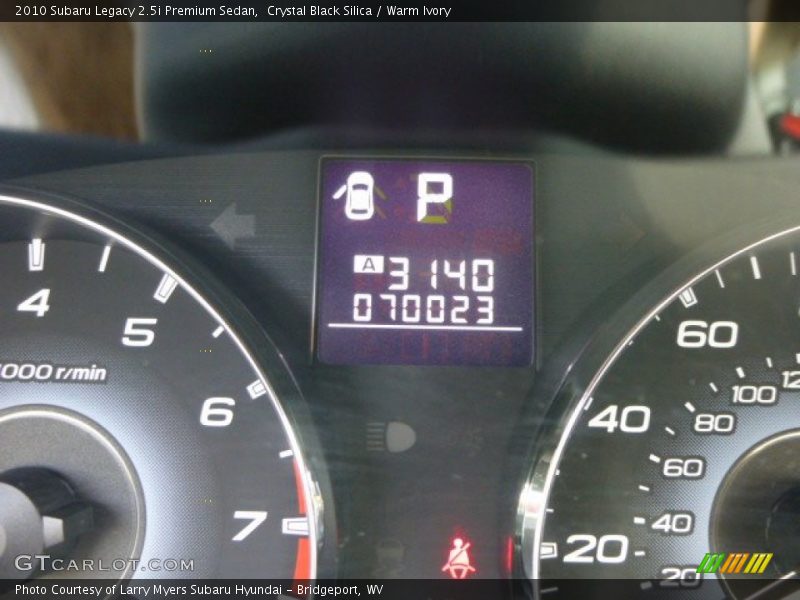 Crystal Black Silica / Warm Ivory 2010 Subaru Legacy 2.5i Premium Sedan