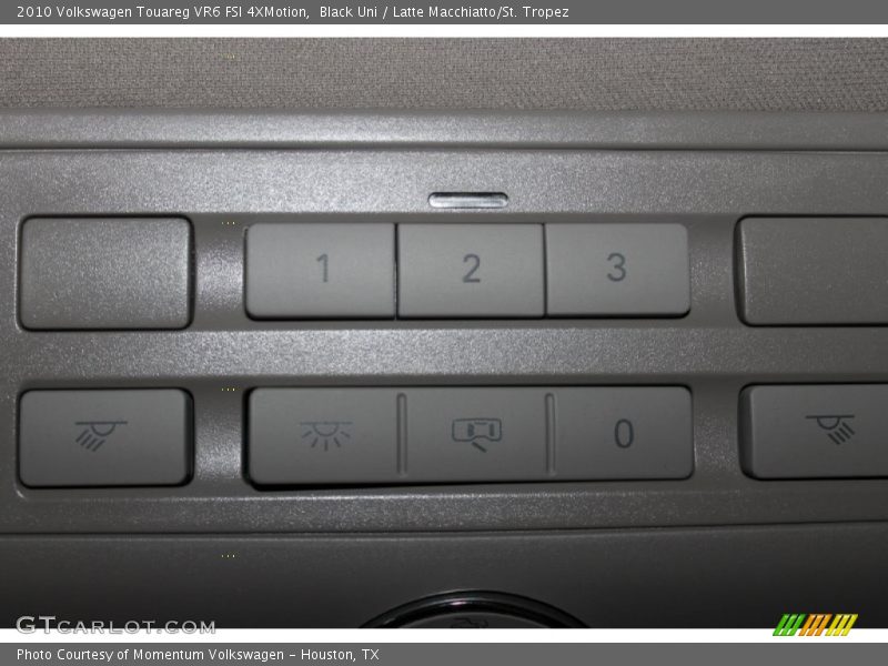 Black Uni / Latte Macchiatto/St. Tropez 2010 Volkswagen Touareg VR6 FSI 4XMotion
