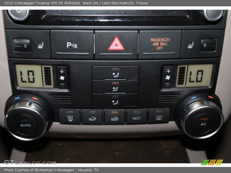 Black Uni / Latte Macchiatto/St. Tropez 2010 Volkswagen Touareg VR6 FSI 4XMotion