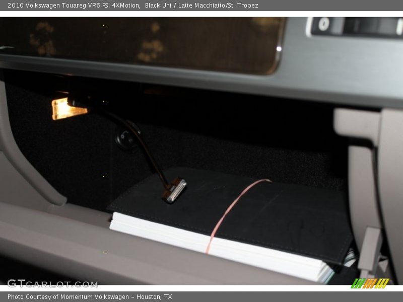 Black Uni / Latte Macchiatto/St. Tropez 2010 Volkswagen Touareg VR6 FSI 4XMotion