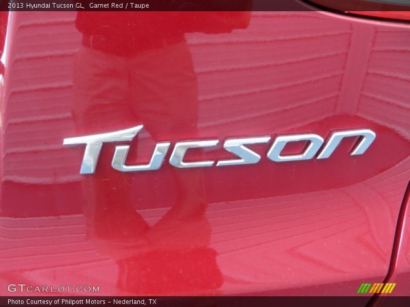 Garnet Red / Taupe 2013 Hyundai Tucson GL