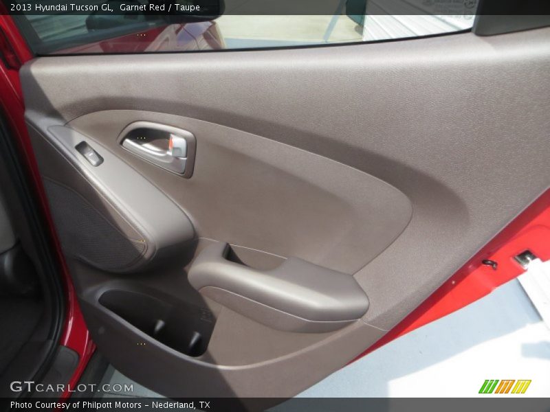 Garnet Red / Taupe 2013 Hyundai Tucson GL
