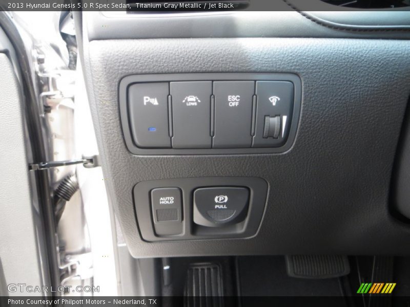 Controls of 2013 Genesis 5.0 R Spec Sedan