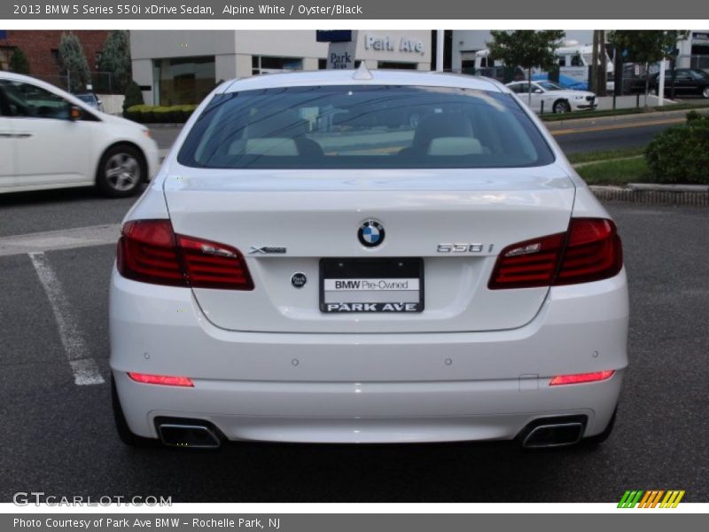 Alpine White / Oyster/Black 2013 BMW 5 Series 550i xDrive Sedan