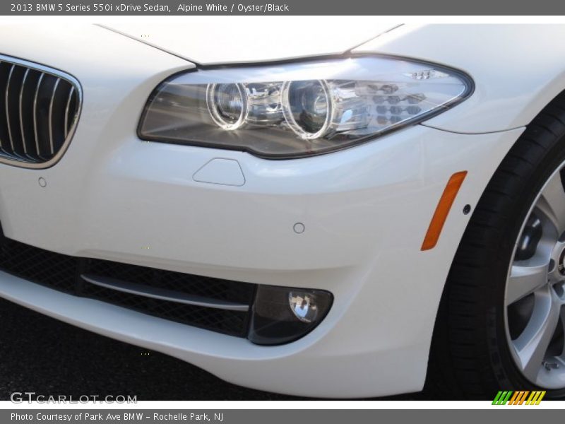 Alpine White / Oyster/Black 2013 BMW 5 Series 550i xDrive Sedan