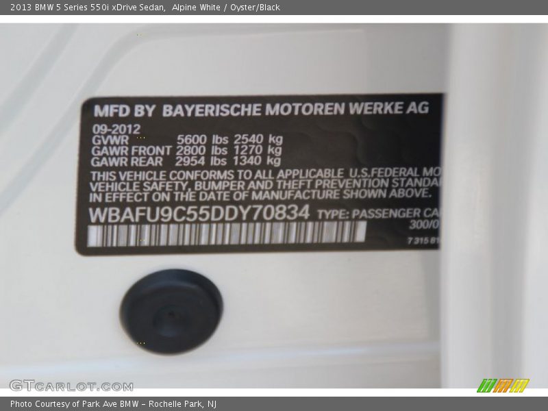Alpine White / Oyster/Black 2013 BMW 5 Series 550i xDrive Sedan