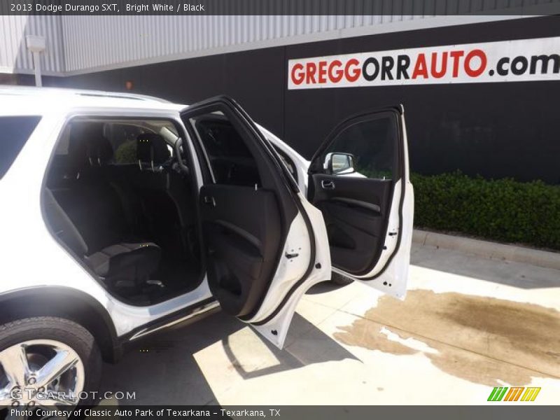 Bright White / Black 2013 Dodge Durango SXT