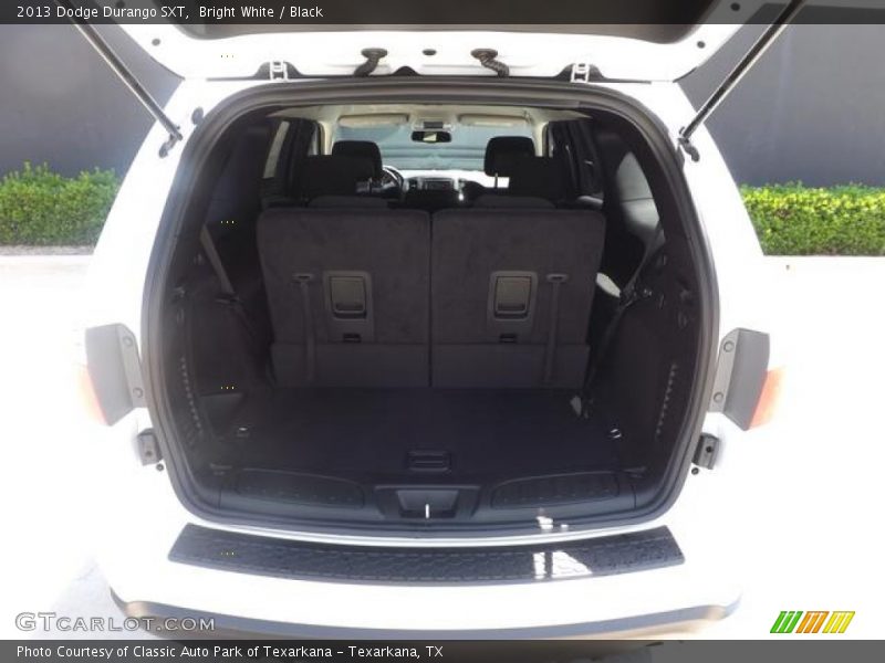 Bright White / Black 2013 Dodge Durango SXT
