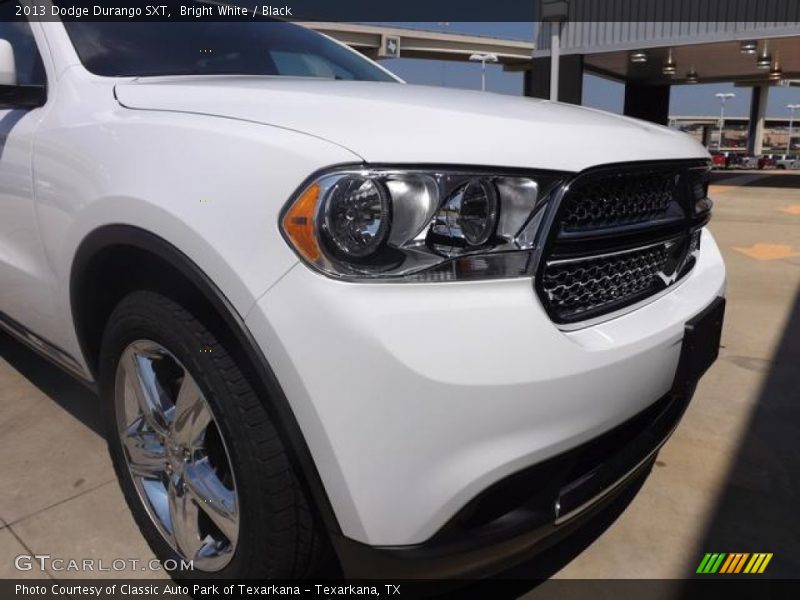 Bright White / Black 2013 Dodge Durango SXT