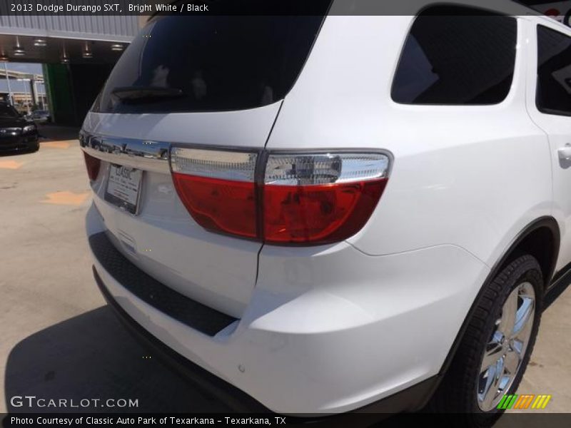 Bright White / Black 2013 Dodge Durango SXT