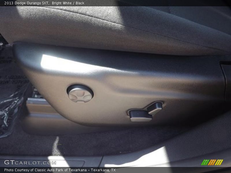 Bright White / Black 2013 Dodge Durango SXT