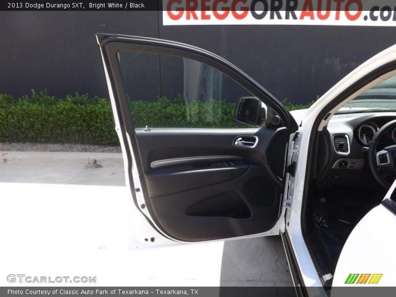 Bright White / Black 2013 Dodge Durango SXT