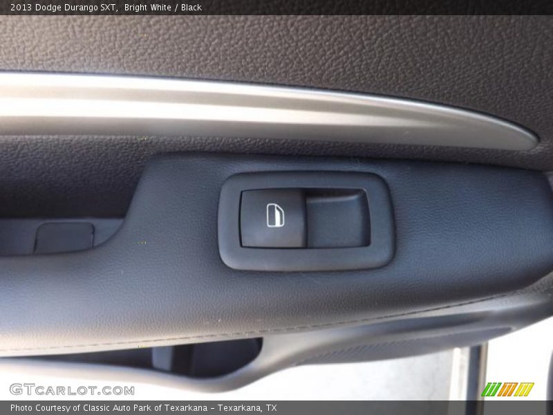 Bright White / Black 2013 Dodge Durango SXT