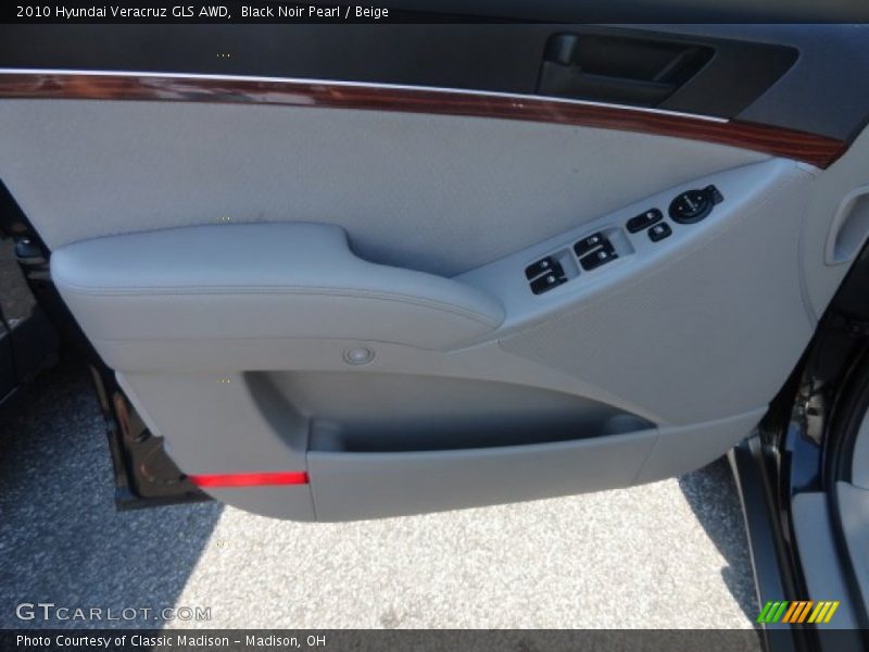Black Noir Pearl / Beige 2010 Hyundai Veracruz GLS AWD