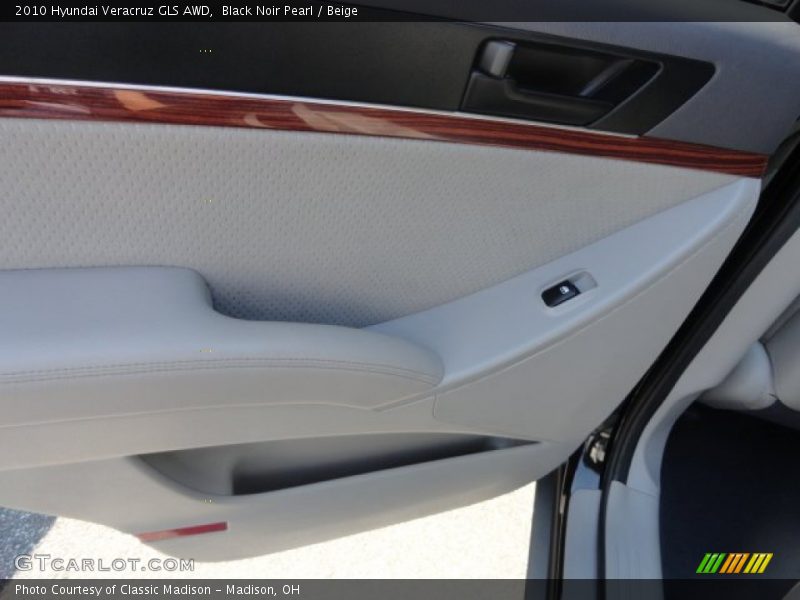 Black Noir Pearl / Beige 2010 Hyundai Veracruz GLS AWD