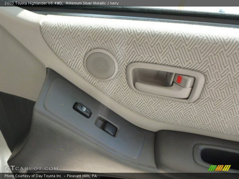 Millenium Silver Metallic / Ivory 2003 Toyota Highlander V6 4WD