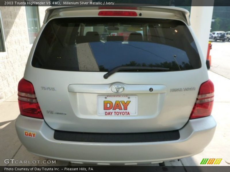 Millenium Silver Metallic / Ivory 2003 Toyota Highlander V6 4WD