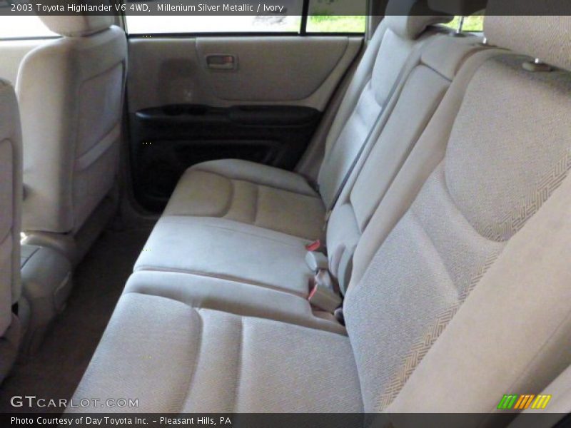 Millenium Silver Metallic / Ivory 2003 Toyota Highlander V6 4WD