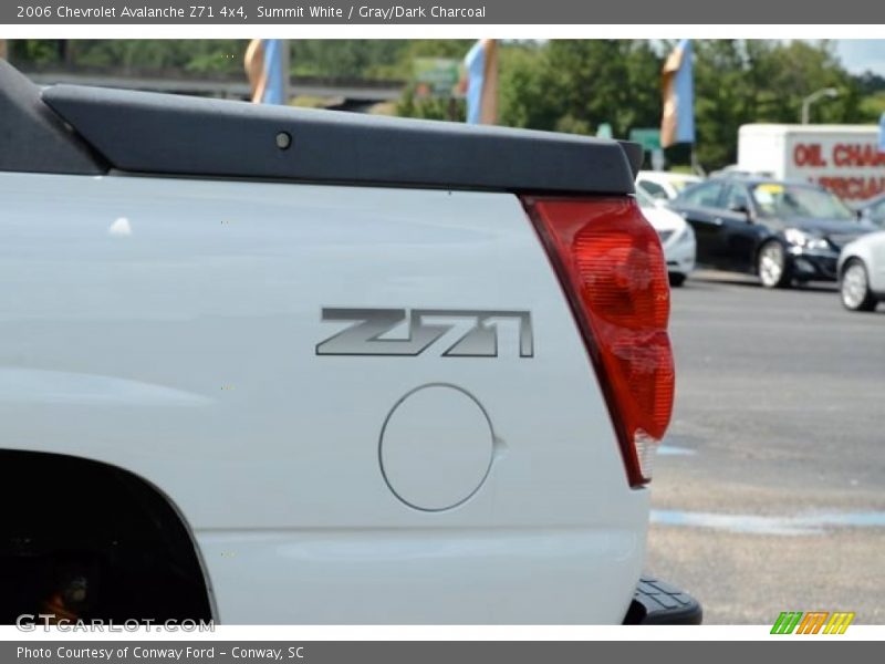 Summit White / Gray/Dark Charcoal 2006 Chevrolet Avalanche Z71 4x4