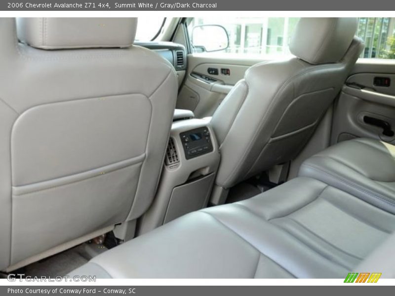 Summit White / Gray/Dark Charcoal 2006 Chevrolet Avalanche Z71 4x4
