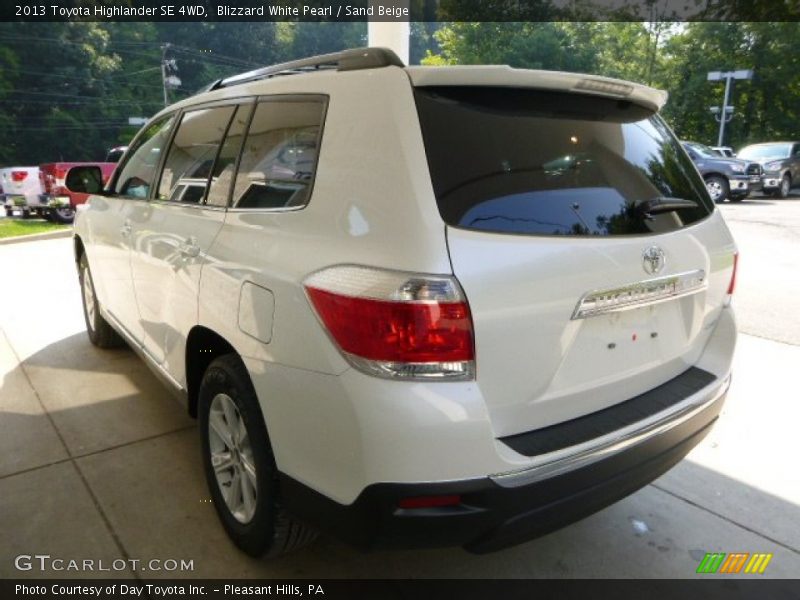 Blizzard White Pearl / Sand Beige 2013 Toyota Highlander SE 4WD