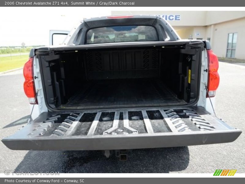 Summit White / Gray/Dark Charcoal 2006 Chevrolet Avalanche Z71 4x4