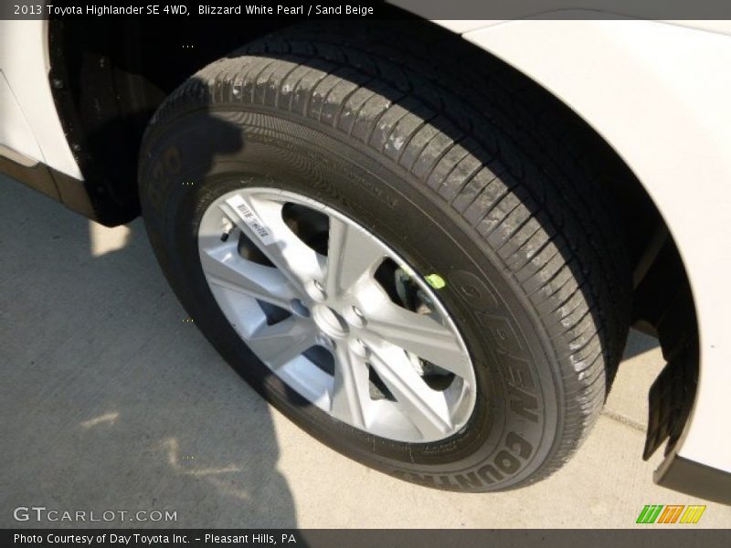 Blizzard White Pearl / Sand Beige 2013 Toyota Highlander SE 4WD