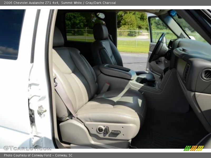 Summit White / Gray/Dark Charcoal 2006 Chevrolet Avalanche Z71 4x4